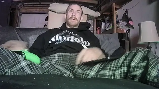 Snapshot of Tiggitytomociti chatting on 02/18/26, 11:39 Tiggitytomociti online show from 02/18/26, 11:39