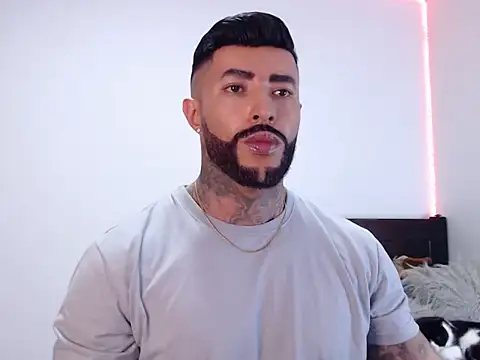 andrea de lucaa online show from 10/09/25, 03:37