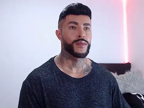 andrea de lucaa online show from 10/21/25, 03:40