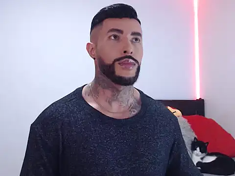 andrea de lucaa online show from 11/18/25, 03:34