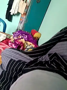 Snapshot of maddy3108 chatting on 09/15/25, 05:51 maddy3108 online show from 09/15/25, 05:51