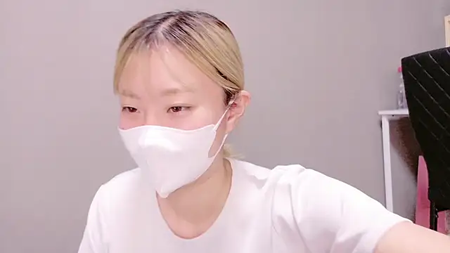 Snapshot of Nana__ch chatting on 10/20/25, 04:02 Nana  ch online show from 10/20/25, 04:02