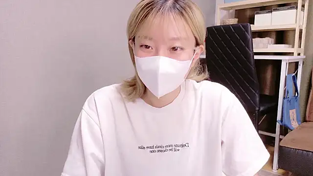 Snapshot of Nana__ch chatting on 10/21/25, 11:22 Nana  ch online show from 10/21/25, 11:22