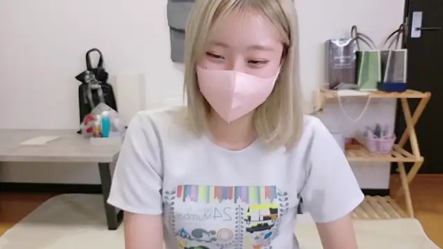 Snapshot of Nana__ch chatting on 11/12/25, 11:43 Nana ch online show from 11/12/25, 11:43