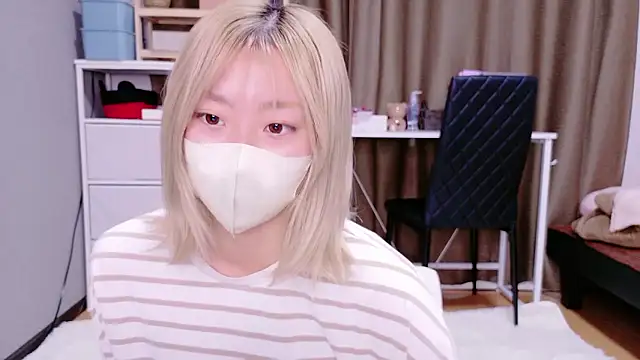 Snapshot of Nana__ch chatting on 11/28/25, 04:37 Nana ch online show from 11/28/25, 04:37