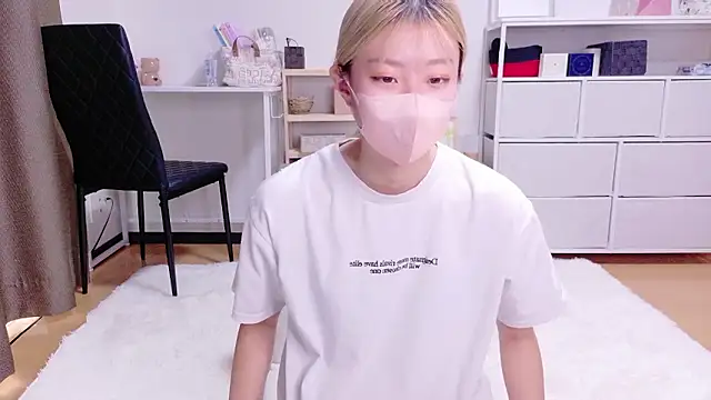 Snapshot of Nana__ch chatting on 12/16/25, 05:45 Nana ch online show from 12/16/25, 05:45