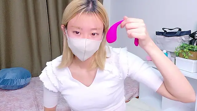 Snapshot of Nana__ch chatting on 12/17/25, 11:49 Nana ch online show from 12/17/25, 11:49