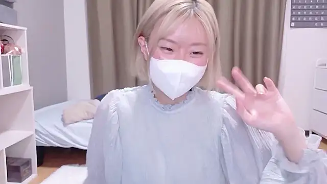 Nana  ch online show from 05/18/26, 04:13