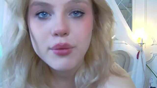 Snapshot of CaitlinSugar chatting on 10/13/25, 04:56 CaitlinSugar online show from 10/13/25, 04:56