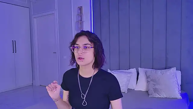 VioletAsh online show from 06/11/26, 04:32