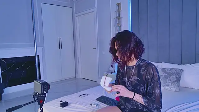 VioletAsh online show from 06/13/26, 04:21