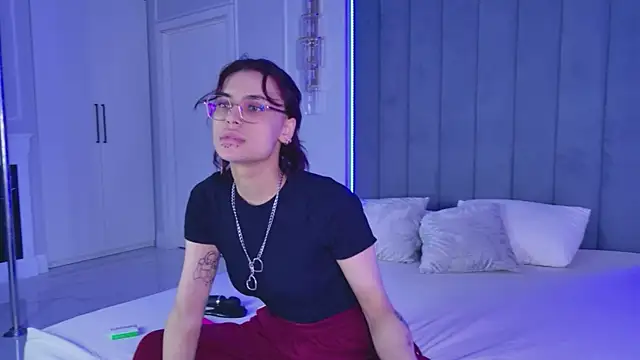 VioletAsh online show from 06/15/26, 04:25