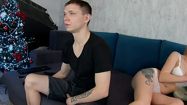 Snapshot of MonikaVAlex chatting on 12/17/25, 03:01 MonikaVAlex online show from 12/17/25, 03:01