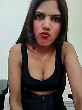 Snapshot of sexy_lips99 chatting on 10/10/25, 04:33 sexy lips99 online show from 10/10/25, 04:33