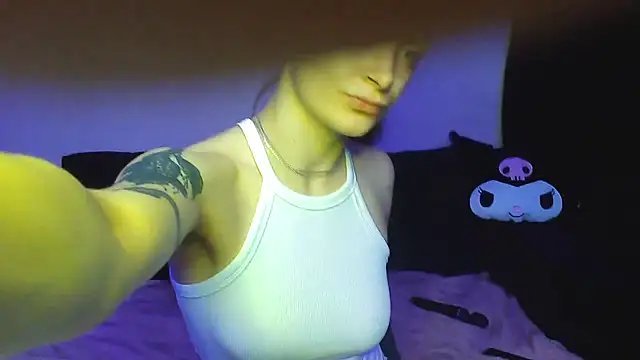   Leyla   online show from 09/17/25, 07:04