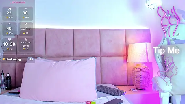 Snapshot of KatheMiler chatting on 11/14/25, 02:21 KatheMiler online show from 11/14/25, 02:21