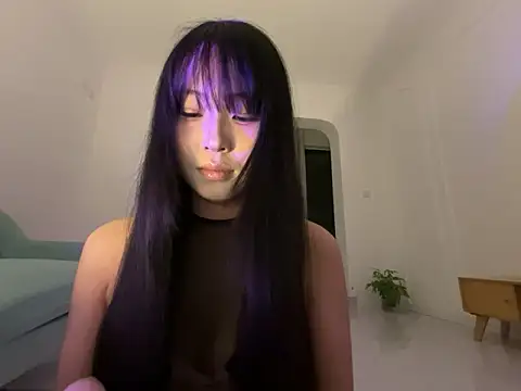 Snapshot of 77momomo chatting on 11/11/25, 02:06 77momomo online show from 11/11/25, 02:06