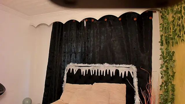 Tiffany Nm online show from 12/15/25, 01:48