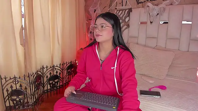 Snapshot of Jade_Nmm chatting on 10/28/25, 01:14 Jade Nmm online show from 10/28/25, 01:14