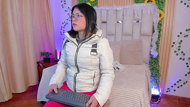 Snapshot of Jade_Nmm chatting on 11/21/25, 12:59 Jade Nmm online show from 11/21/25, 12:59