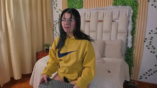 Snapshot of Jade_Nmm chatting on 11/30/25, 01:04 Jade Nmm online show from 11/30/25, 01:04