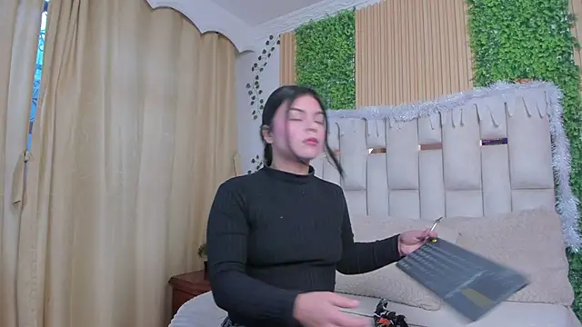 Snapshot of Jade_Nmm chatting on 12/17/25, 01:17 Jade Nmm online show from 12/17/25, 01:17