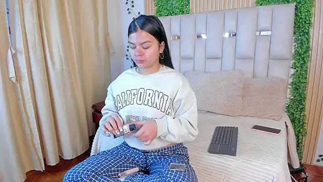 Snapshot of Jade_Nmm chatting on 02/02/26, 12:37 Jade Nmm online show from 02/02/26, 12:37