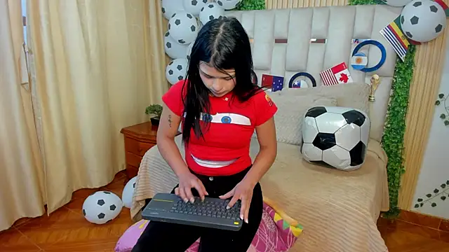 Snapshot of Jade_Nmm chatting on 06/16/26, 05:04 Jade Nmm online show from 06/16/26, 05:04