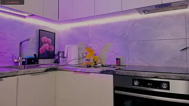 Chloe loo online show from 04/23/26, 08:44