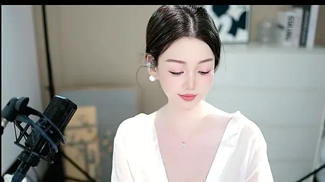 abbyli12 online show from 12/18/25, 04:13