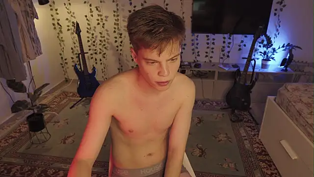 RusBradPitt online show from 09/30/25, 11:04