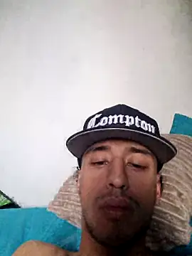 Snapshot of Santi2323xxX chatting on 04/20/26, 10:11 Santi2323xxX online show from 04/20/26, 10:11