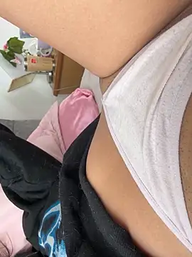 Snapshot of sabrina_rosee chatting on 10/28/25, 01:25 sabrina rosee online show from 10/28/25, 01:25