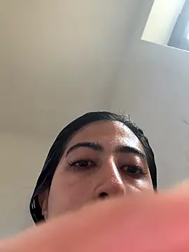 Snapshot of OwnedBySky chatting on 09/12/25, 04:40 OwnedBySky online show from 09/12/25, 04:40