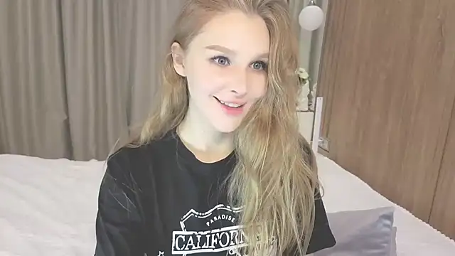 Snapshot of Brigitte_Bardot chatting on 10/11/25, 04:44 Brigitte Bardot online show from 10/11/25, 04:44