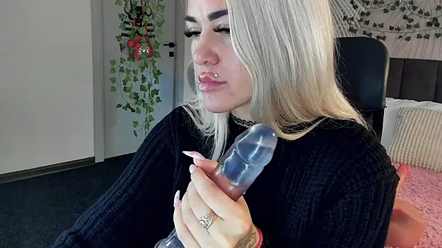 Kira Key online show from 11/10/25, 01:59