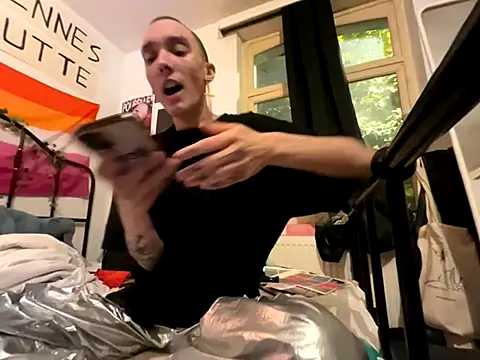 Snapshot of Styxlust chatting on 09/21/25, 07:26 Styxlust online show from 09/21/25, 07:26