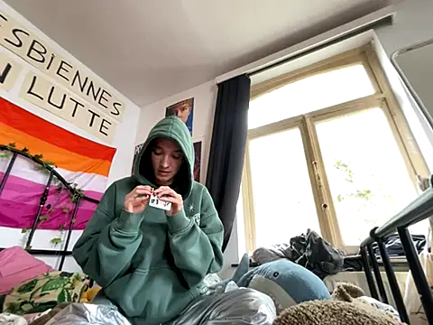 Snapshot of Styxlust chatting on 10/03/25, 12:24 Styxlust online show from 10/03/25, 12:24