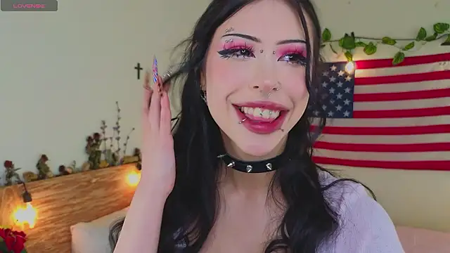 Snapshot of venomeowww__ chatting on 03/28/26, 04:01 venomeowww online show from 03/28/26, 04:01