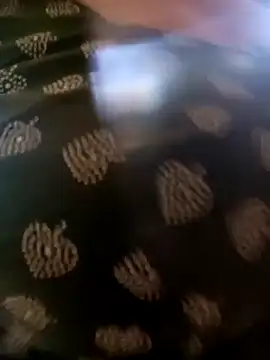 Snapshot of CUTGIRL76 chatting on 12/17/25, 05:13 CUTGIRL76 online show from 12/17/25, 05:13