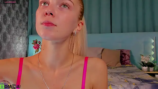 Snapshot of Aurora_Bennet chatting on 09/10/25, 12:43 Aurora Bennet online show from 09/10/25, 12:43