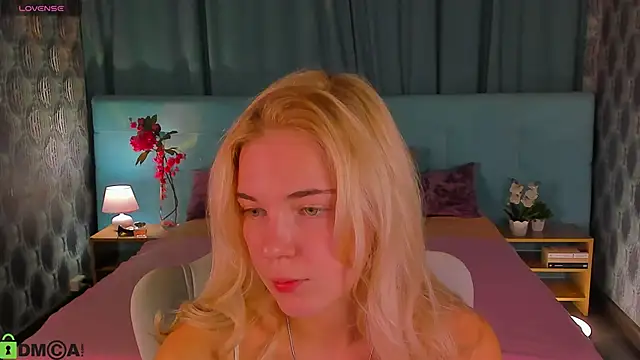 Snapshot of Aurora_Bennet chatting on 09/22/25, 12:01 Aurora Bennet online show from 09/22/25, 12:01