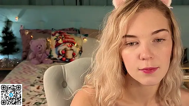 Snapshot of Aurora_Bennet chatting on 12/16/25, 12:59 Aurora Bennet online show from 12/16/25, 12:59