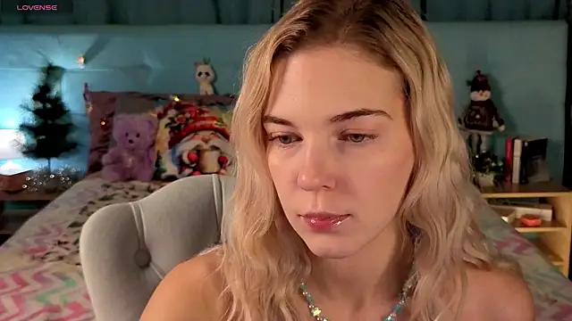 Snapshot of Aurora_Bennet chatting on 12/18/25, 01:00 Aurora Bennet online show from 12/18/25, 01:00