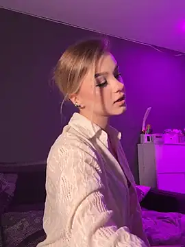 VelvetRush  online show from 10/10/25, 04:39