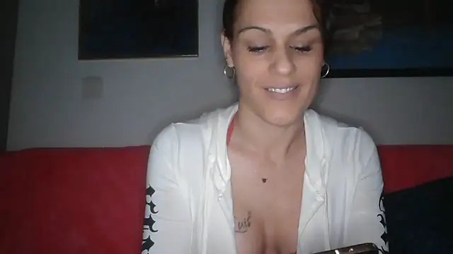 Snapshot of yumara351 chatting on 10/28/25, 10:41 yumara351 online show from 10/28/25, 10:41