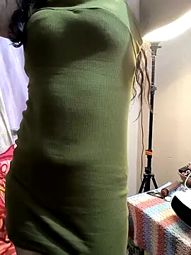 Snapshot of queenbuggi chatting on 12/05/25, 11:08 queenbuggi online show from 12/05/25, 11:08