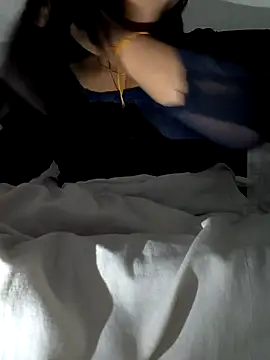 Snapshot of queenbuggi chatting on 02/21/26, 04:08 queenbuggi online show from 02/21/26, 04:08