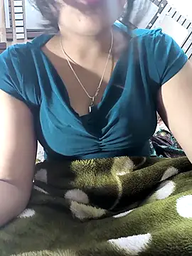 Snapshot of queenbuggi chatting on 05/31/26, 04:25 queenbuggi online show from 05/31/26, 04:25