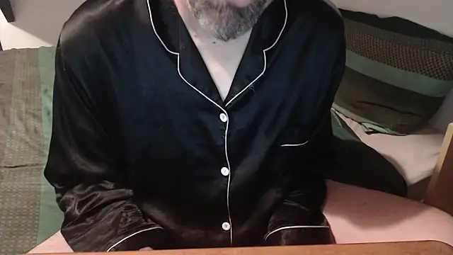 Snapshot of idiotpig66 chatting on 03/08/25, 04:50 idiotpig66 online show from 03/08/25, 04:50